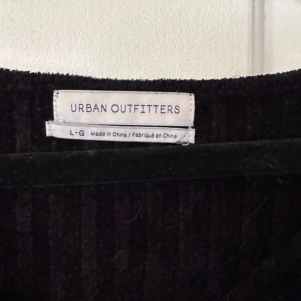 Urban outfitters black cropped ribbed sweater. Size Large - Picture 3 of 3